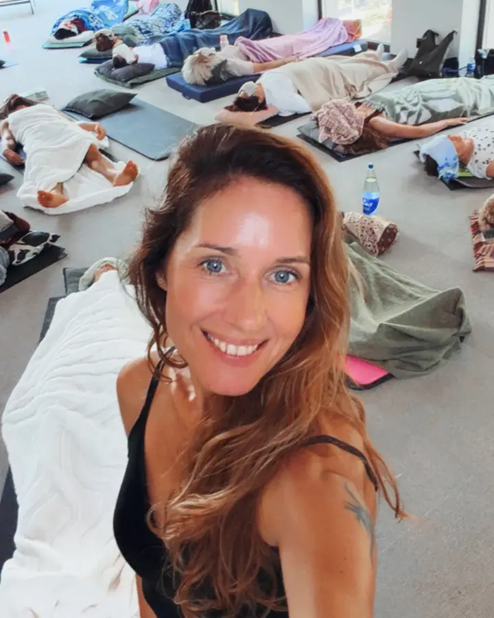 A Violeta numa sala de sessões